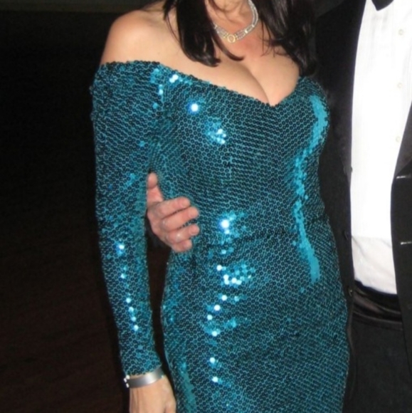 Dresses & Skirts - New Years Eve Sequin midi dress